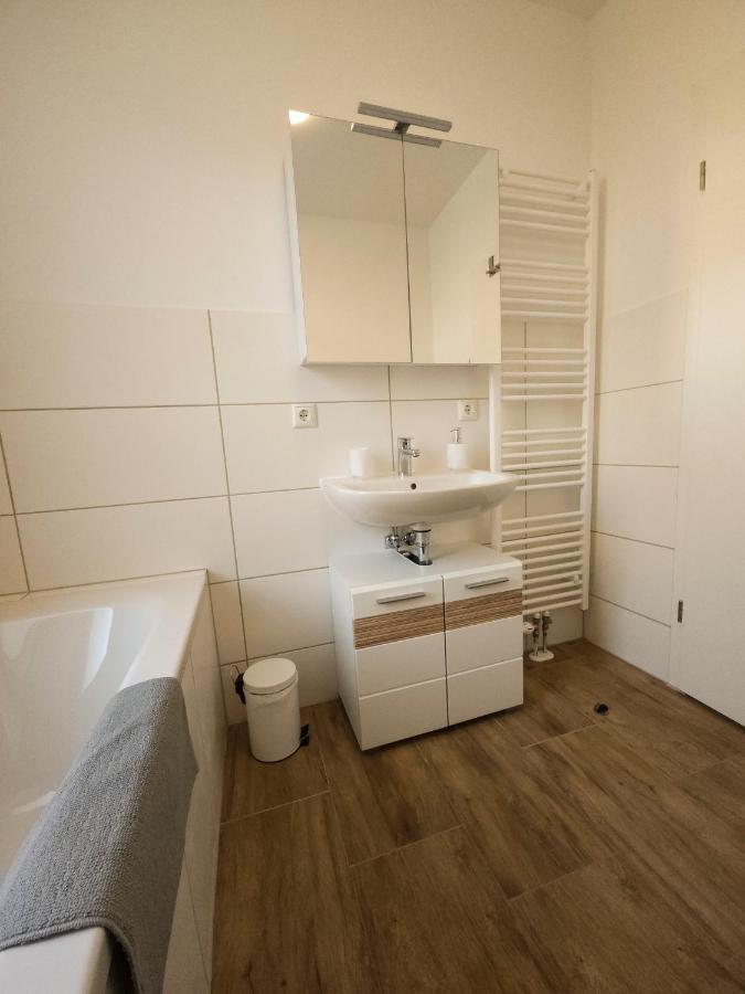 Schoene Ferienwohnung 78M2, 3 Schlafzimmer, 2 Baeder, Zentrumnah, 1Og Erfurt Exteriör bild